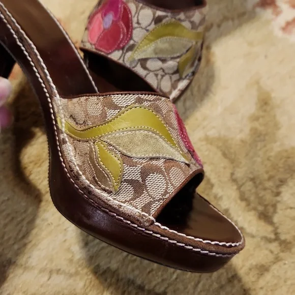 COACH Katalina, brown leather sandal, size 7. - Picture 10 of 11